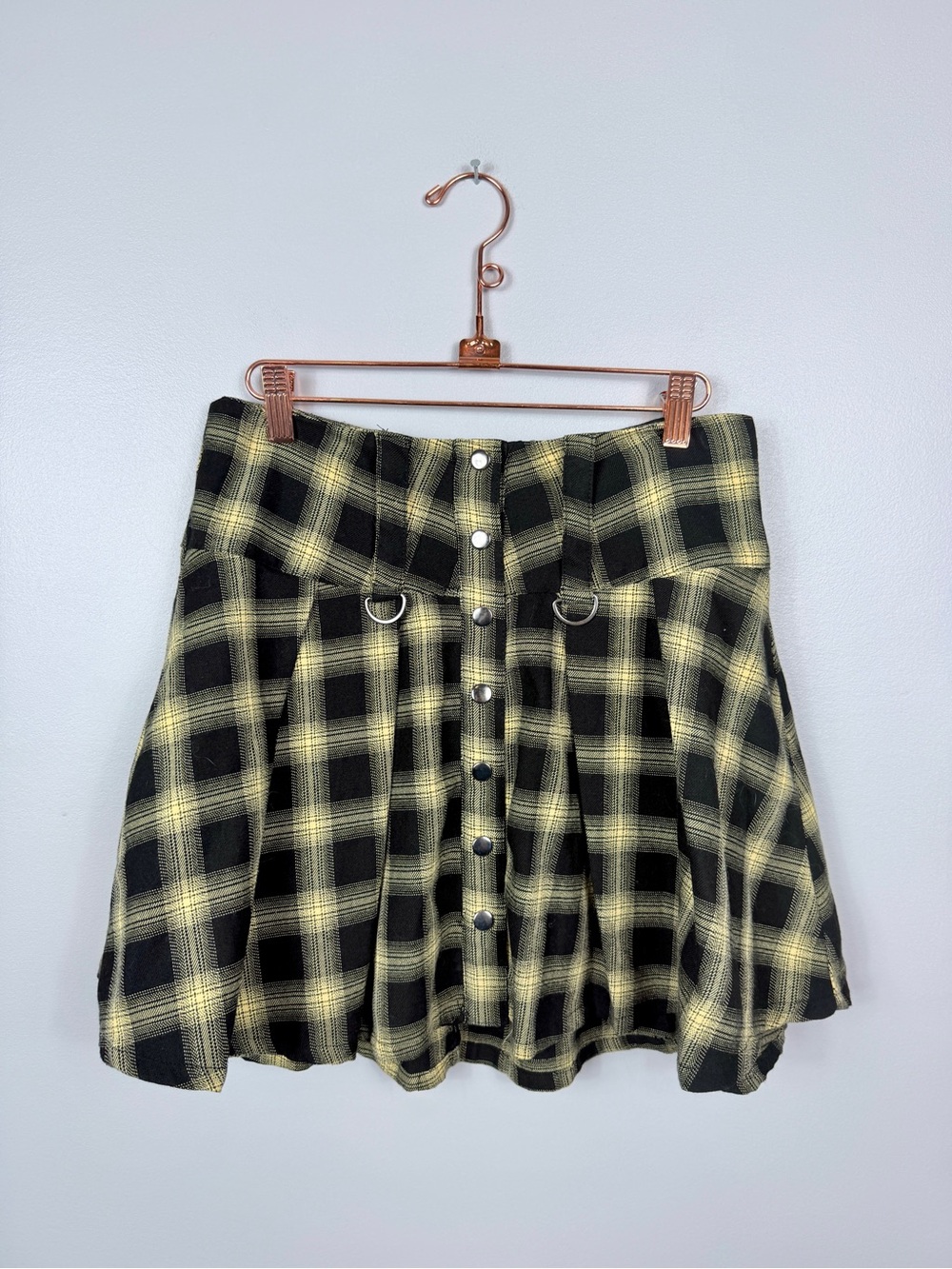 Hot Topic vintage goth/emo plaid flare pleated button up skirt size medium